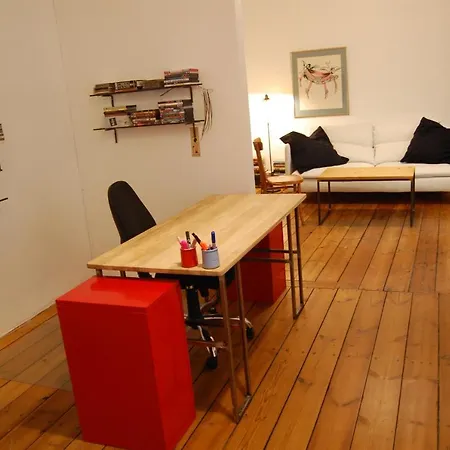 Quiet Old Town Apartment *