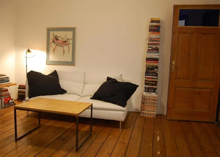 Quiet Old Town Apartment *